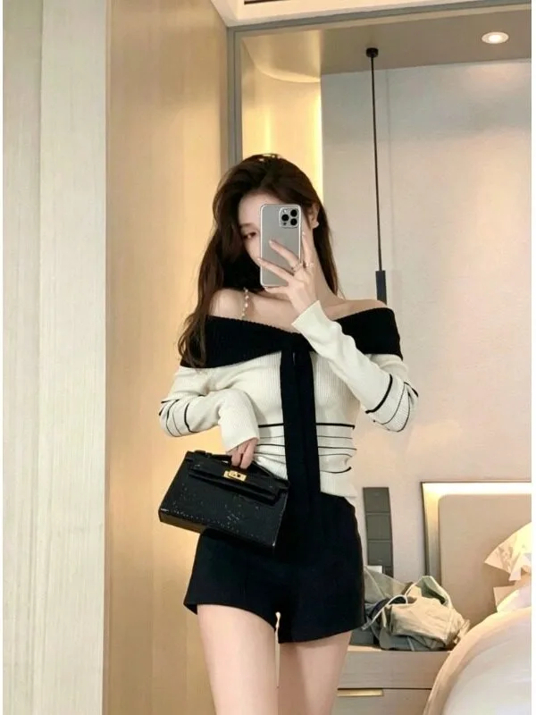 2026 Design Sensation Color Block Striped One Shoulder Knitted Sweater And Slimming Short Pants Two Piece Set for Women