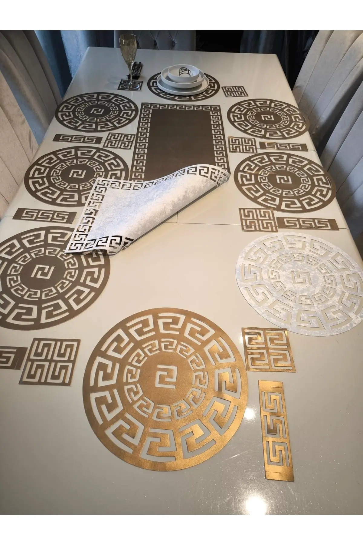 25 Piece Reversible Dining Set 39.4 x 13 in Runner 8 Placemats 8 Coasters 8 Spoon Rests Gold Faux Leather & Ecru Velvet