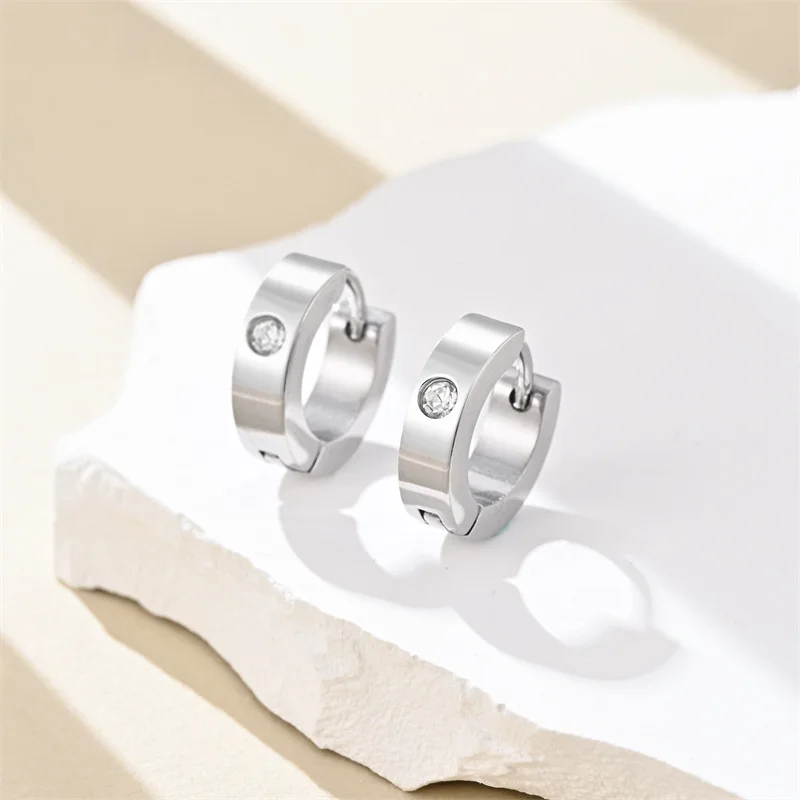 Klobige schwarze CZ Edelstahl-Creolen-Set für Damen – Modischer Piercing-Schmuck für Herren – Trendige Neuheit – Detail 6