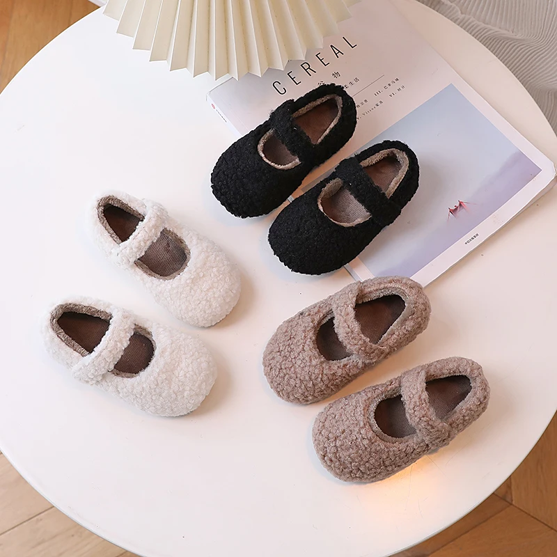 2025 شتاء جديد غطاء الفراء تو ضوء دافئ الاطفال حذاء كاجوال دافئ عدم الانزلاق الأطفال الشقق أفخم الترفيه مريح الفتيات الأحذية