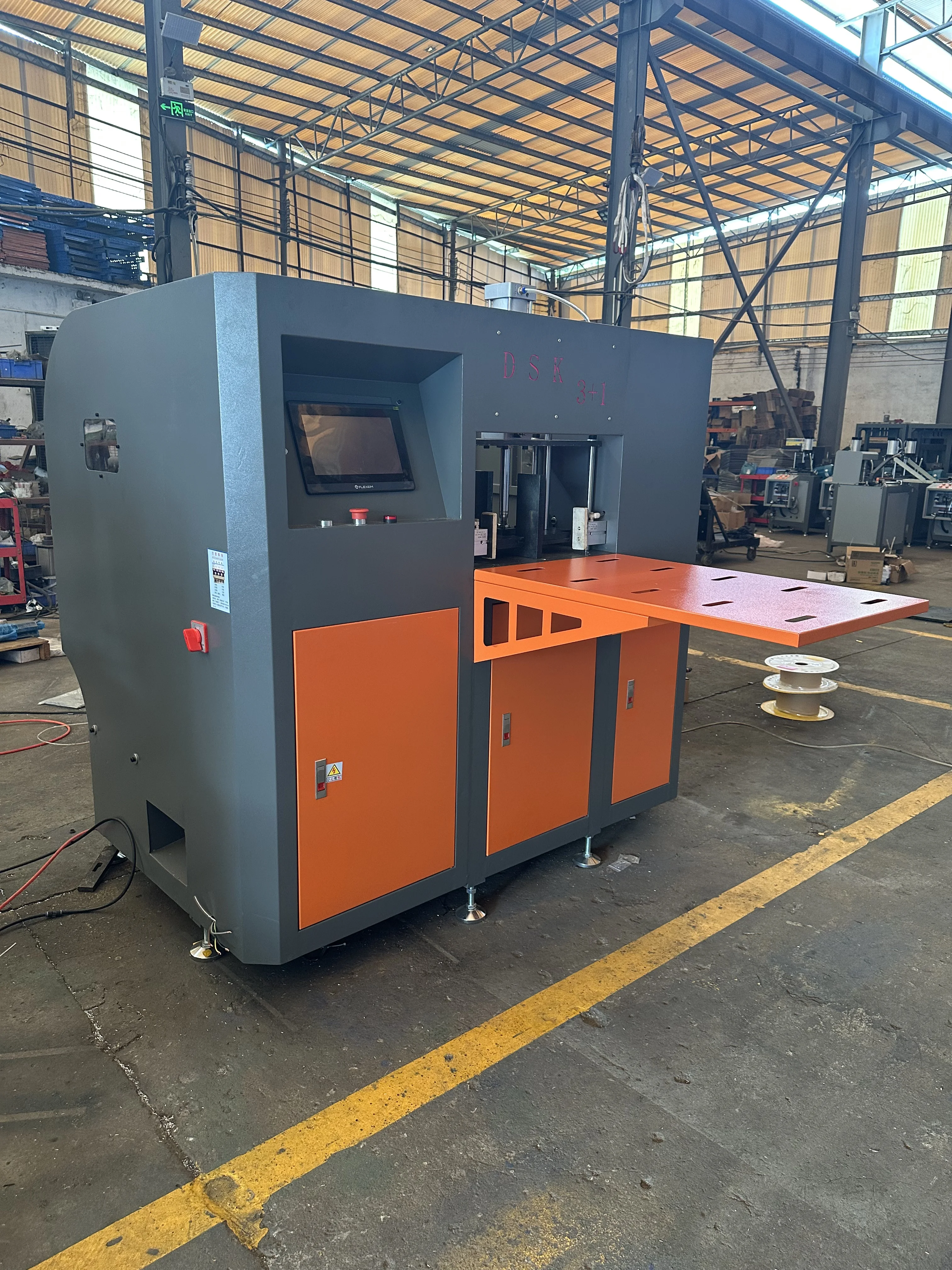 Three Axis Aluminum Profile End Milling Machine for PVC/UPVC Aluminum Windows High-Accuracy CNC Milling Machine Straight