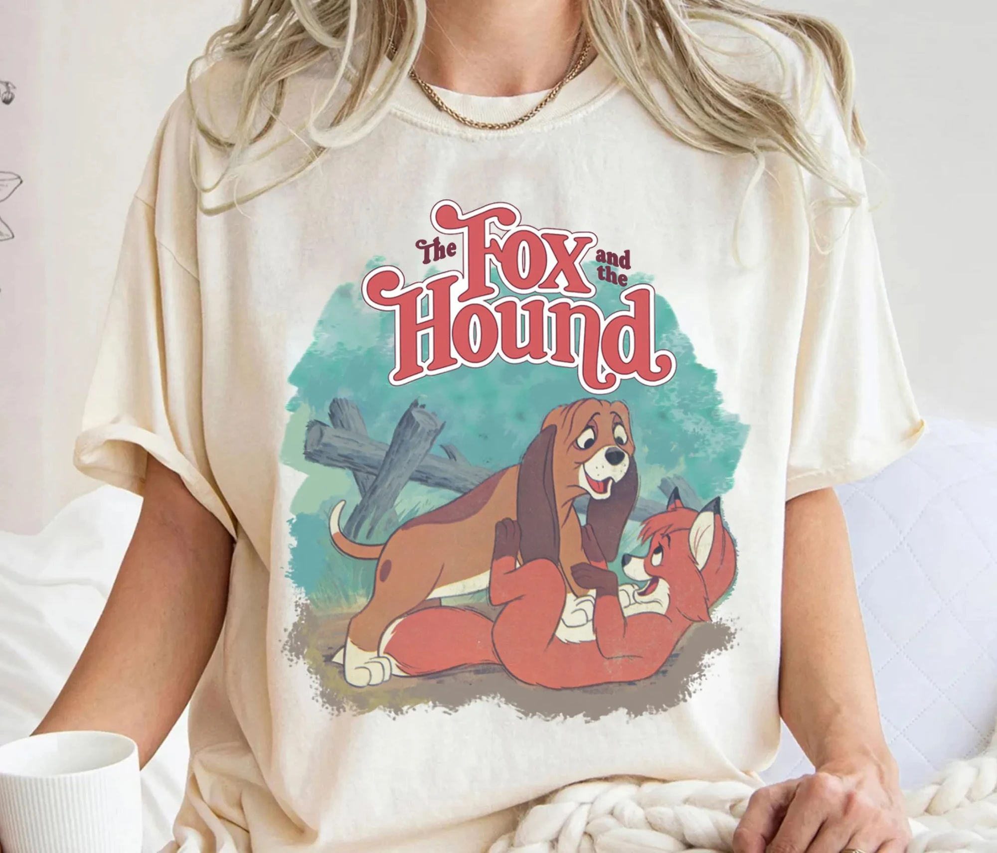 

Cream Tshirt Fox and Hound Disney Cartoon Best Friends Playing Forest Scene Cotton Casual Top Women Vintage Design Classic 1981