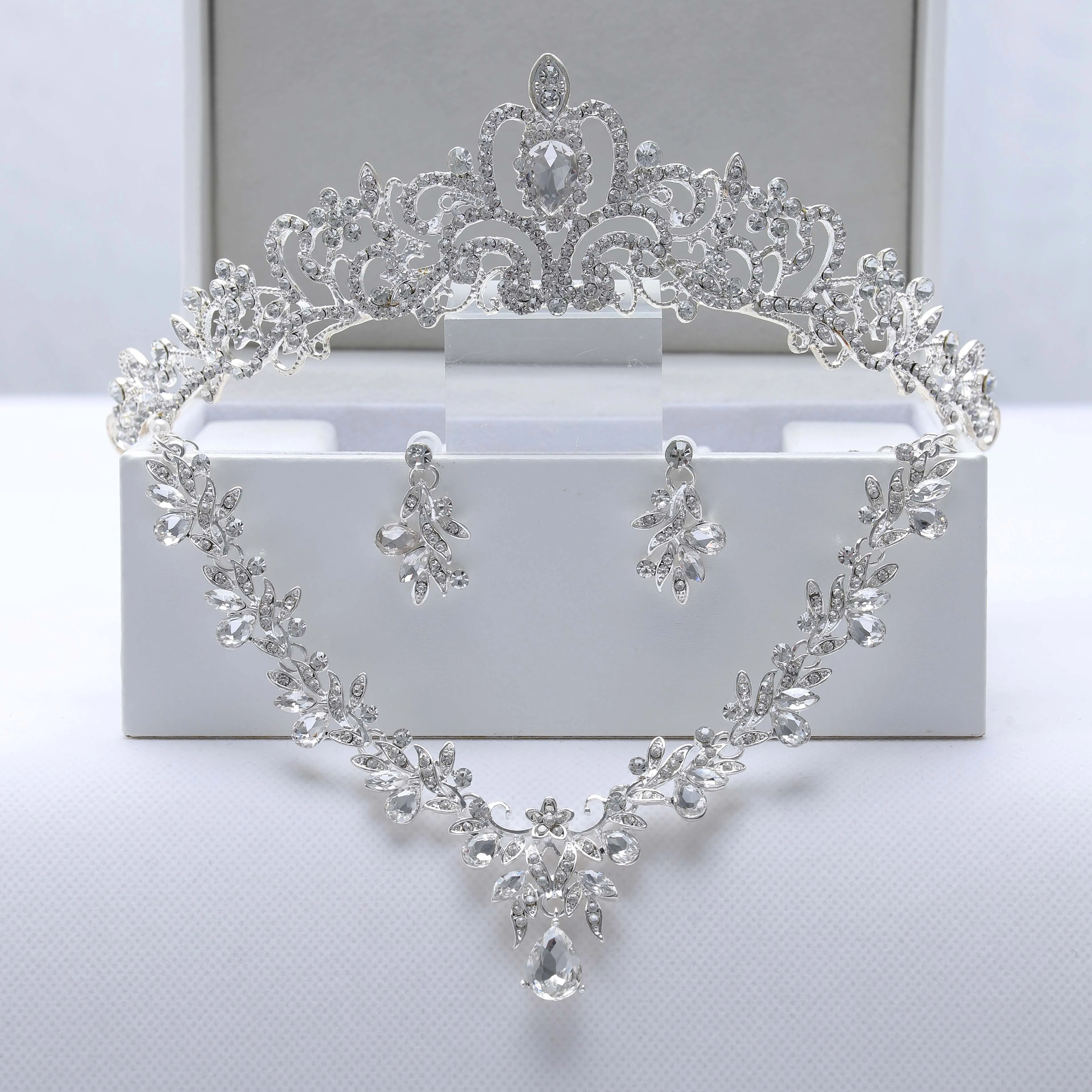 Itacazzo Bridal Headwear	Silver-color	Exquisite	Style	Brief	Ladies\' Wedding Crown	Necklace Earrings 4 Pcs Set	(Without Box)