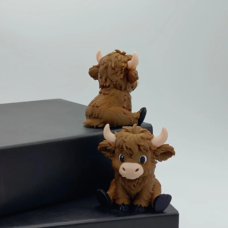 1Pc 3D Printed Sitting Highland Cow Statue, Cute Office Decor, Durable Plastic Ornament for Farmhouse Style, Birthday, Housewarm