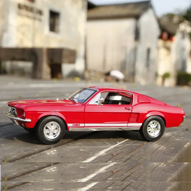 1:18 Maisto Ford 1967 1968 Mustang Gta Fastback Vintage Car Model Simulation Die Casting Car Desk Decoration Collection Gifts