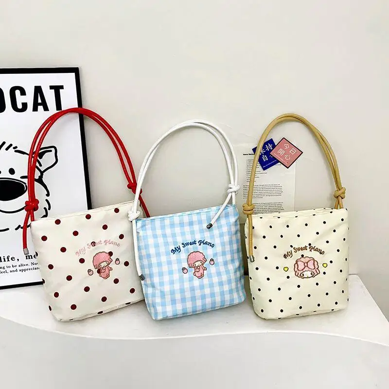 Miniso سانريو البيانو المطرزة متقلب قماش الإبط حقيبة للفتيات حقيبة كتف باد حقيبة مستحضرات تجميل تخزين دلو سستة حقيبة