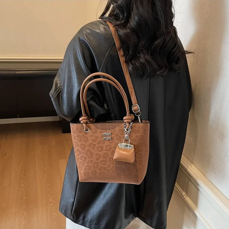 حقيبة كتف شتوية ليوبارد لعام 2025، محفظة ركاب واسعة للنساء، حقيبة عصرية من اليوم إلى الليل، حقيبة كروس بسيطة، محكم #3