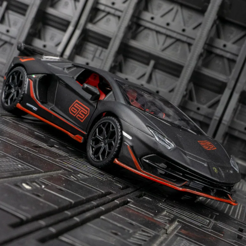 CCA 1:32 simulación Lamborghini Aventado SVJ63 coche en miniatura de aleación puertas y maletero de coche de rally se pueden abrir regalos de sonido y luz