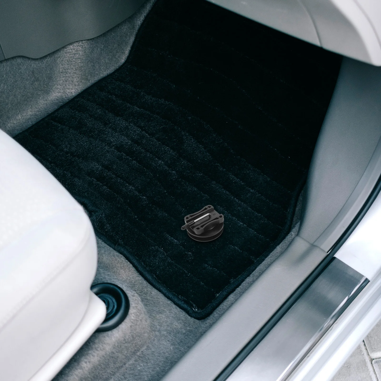 6pcs Universal Car Floor Mat Clips Plastic Anti-Slip Grippers For All Vehicles Floor Mat Retainer Fasteners Carpet Pad Clamps