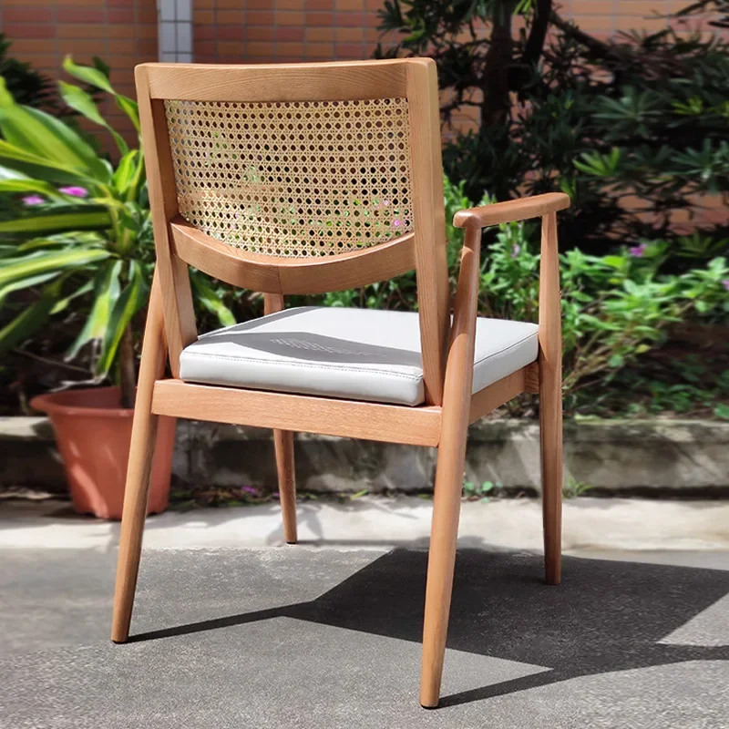 우드 라탄 식탁 의자 가정용 중세풍 캐주얼 팔걸이 등받이 의자 모던 심플 원목 식탁 의자