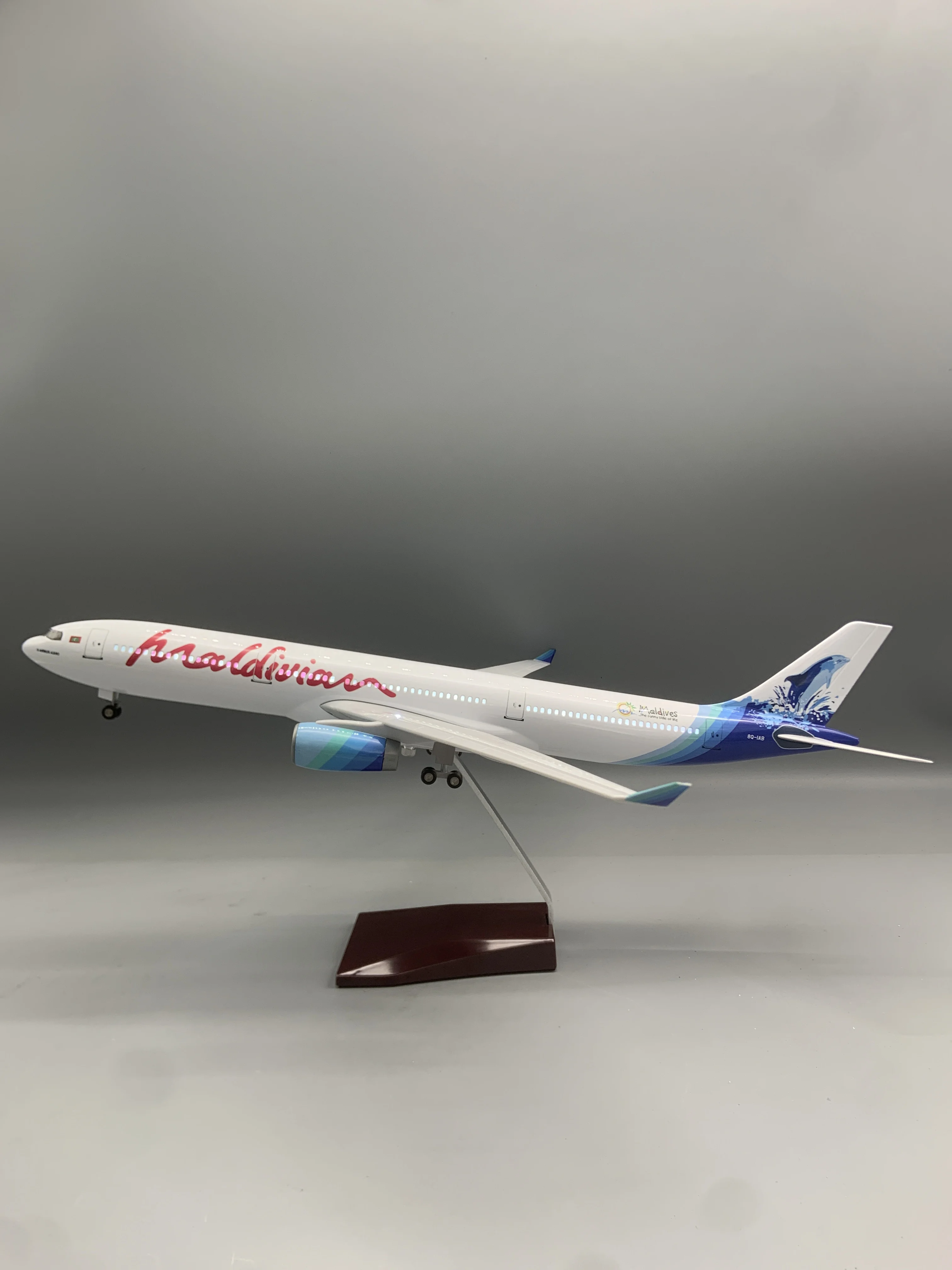 

47CM scale aircraft A330 Maldives Air Resin Miniature plane toy W Landing Gear Wheels Light(Touch or Sound Control) Gift By