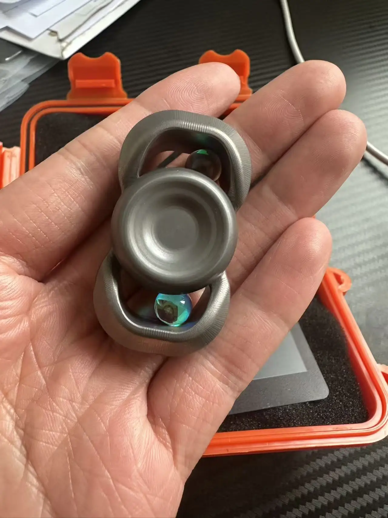 Used EDC KE EDC Chelsea Zirconium with ball fidget spinnerMetal high-end decompression toys
