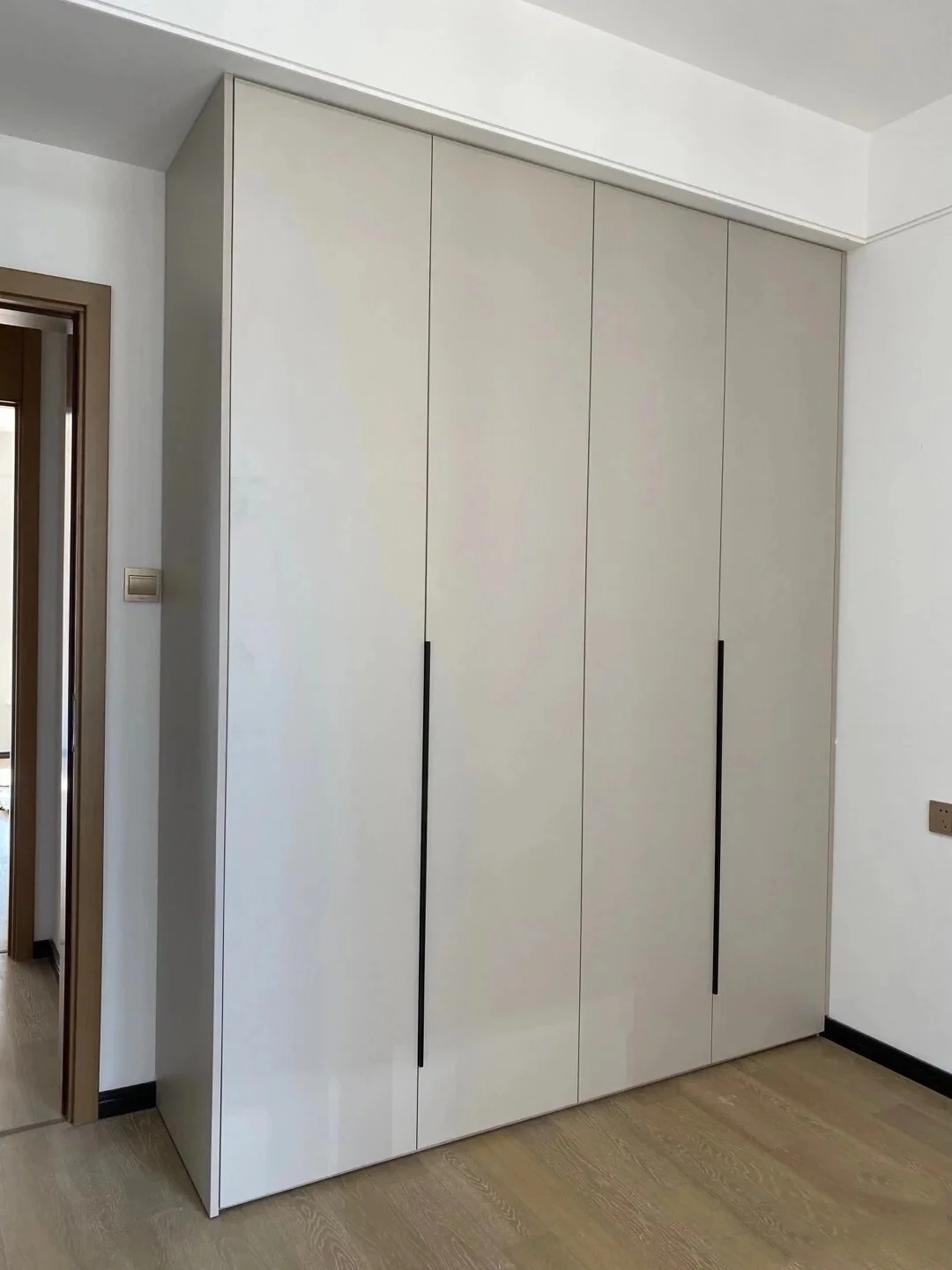 ^Modern Minimalist Bedroom Wardrobe, Custom Design Available by Image, Factory Direct Sale