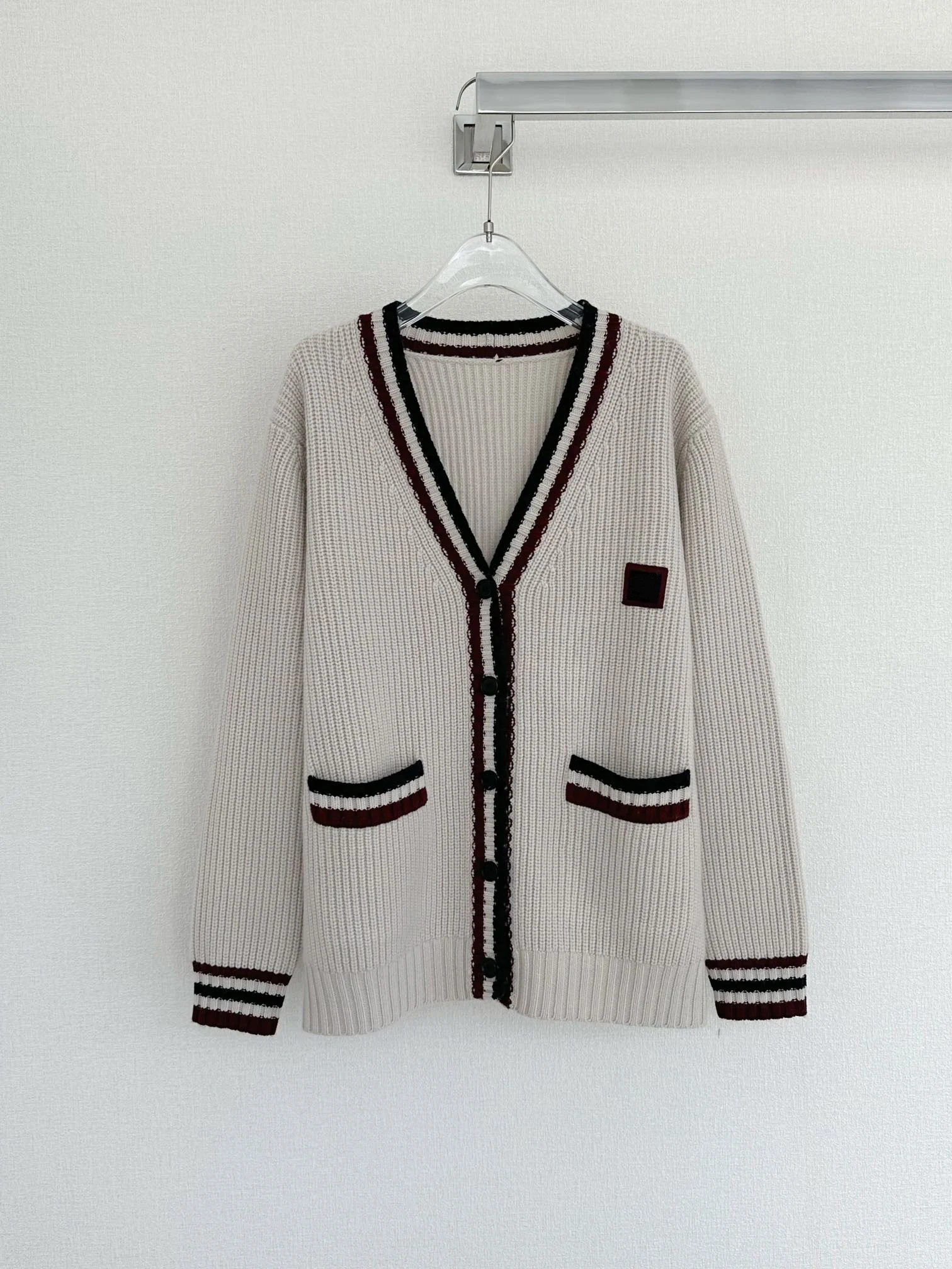 

Cashmere cardigan Single-breasted design Fashionable temperament Slim and thin Soft and comfortable 2024 spring women's new hot