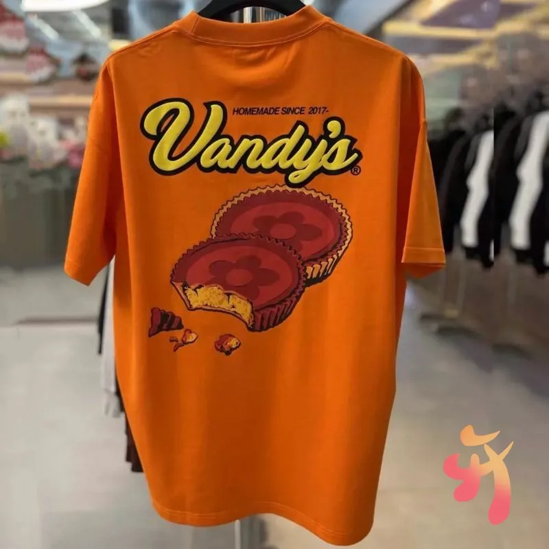 

24ss Streetwear VANDYTHEPINK Tshirts Cotton Orange Tops Chocolate Pie Cartoon Letter Short Sleeve Casual Loose Men Women T Shirt