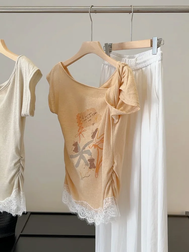 Niche Orange Lace Trim Graphic Tee Asymmetrical Neckline Short Sleeve T-shirt With Ruched Side Detail Women Casual Summer Tops