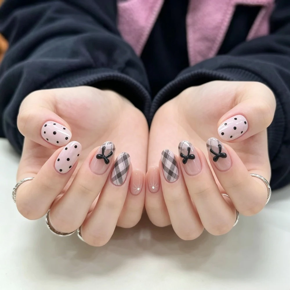 24Pcs French Plaid Bean Paste Pink Powder Butterfly Bowknot Diamond Press On Nails Korean Style Girl Nail Patch Fake Nails view 4