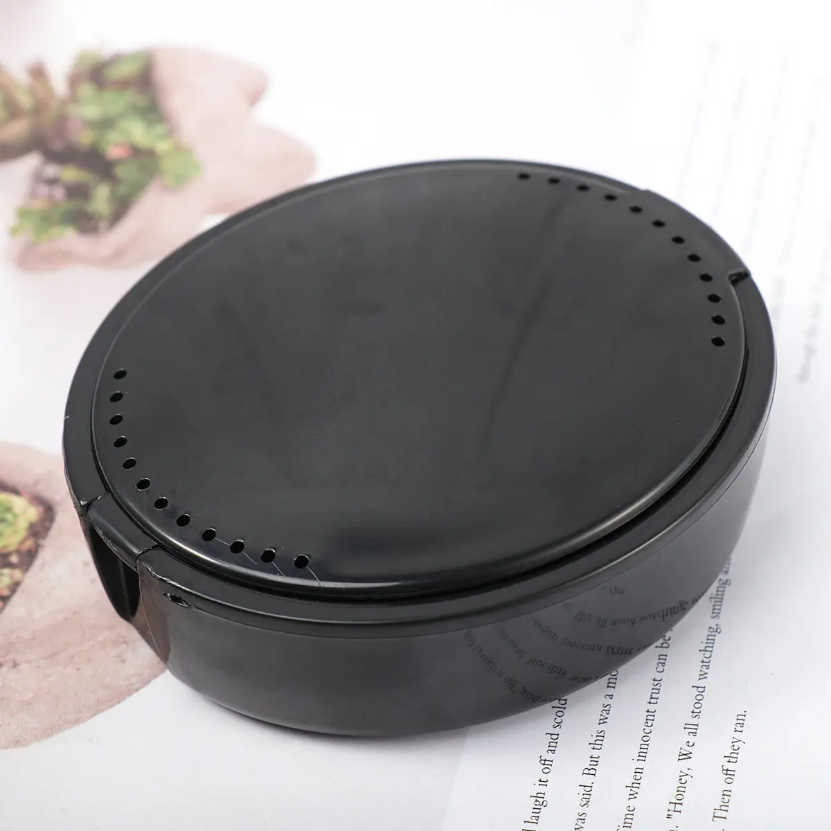 1Pcs Premium Denture Storage Container Heavy Duty Plastic Retainer Case with Ventilation System Snap Lock Closure Odor Resistant