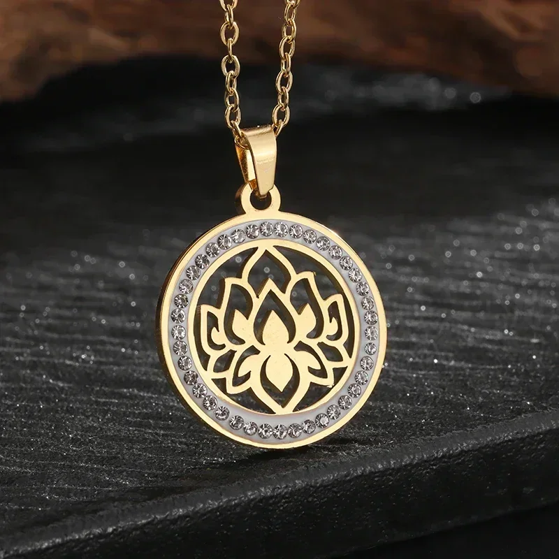 Exquisite Vintage Plant Lotus Pendant Necklace Inlaid with Shiny Synthetic Zircon Women's Fashion Clavicle Chain Jewelry Gift