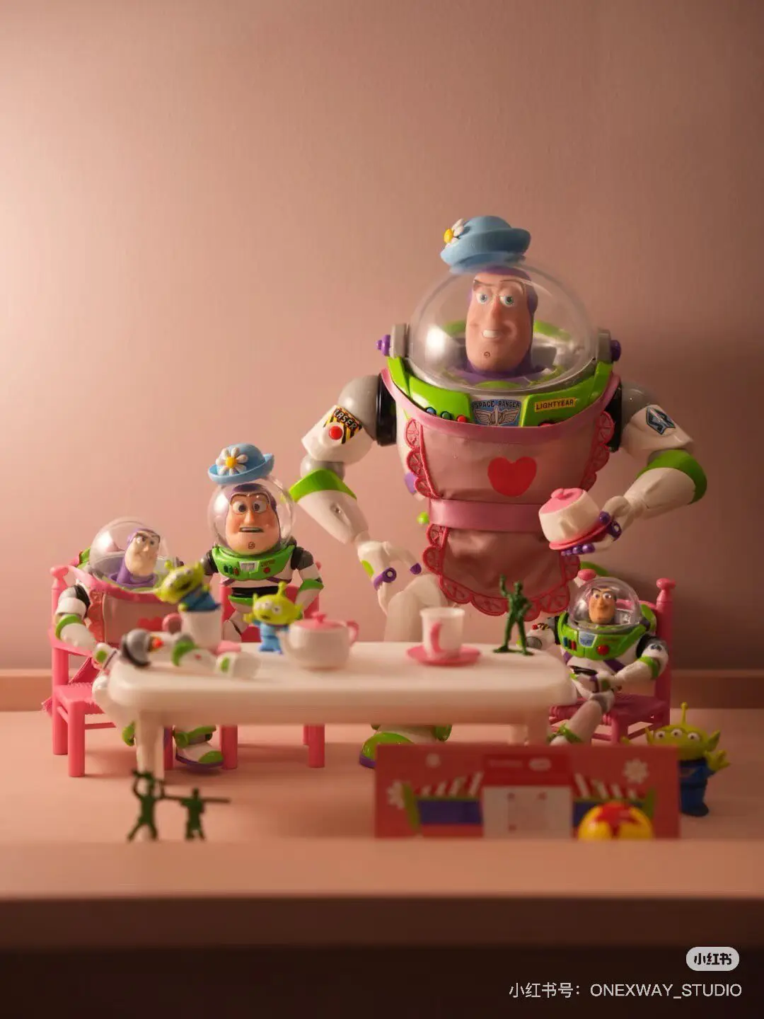 

Customized product Disney Buzz Lightyear Male pink afternoon tea set Suitable for 31cm model Teapot teacup Movie 1:1 restore