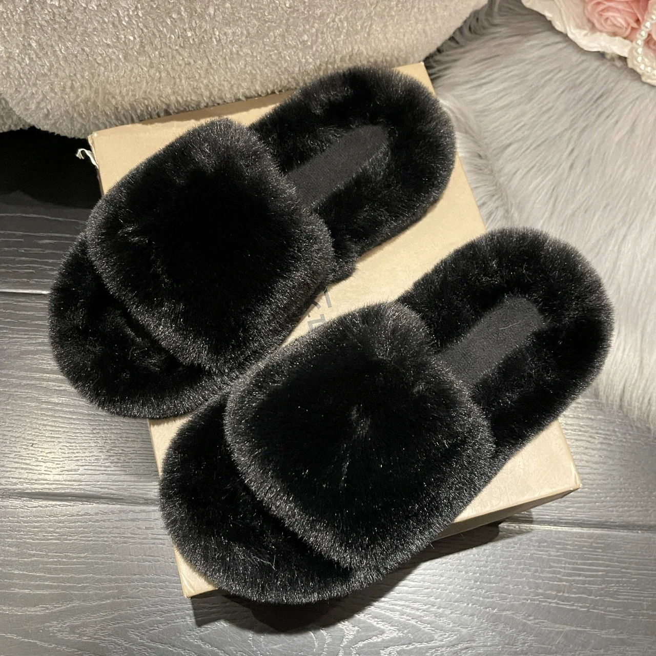 Winter Women House Furry Slippers Faux Fur Keep Warm Cotton Shoes For Home Women Flats Female Black Plush Indoor Slides