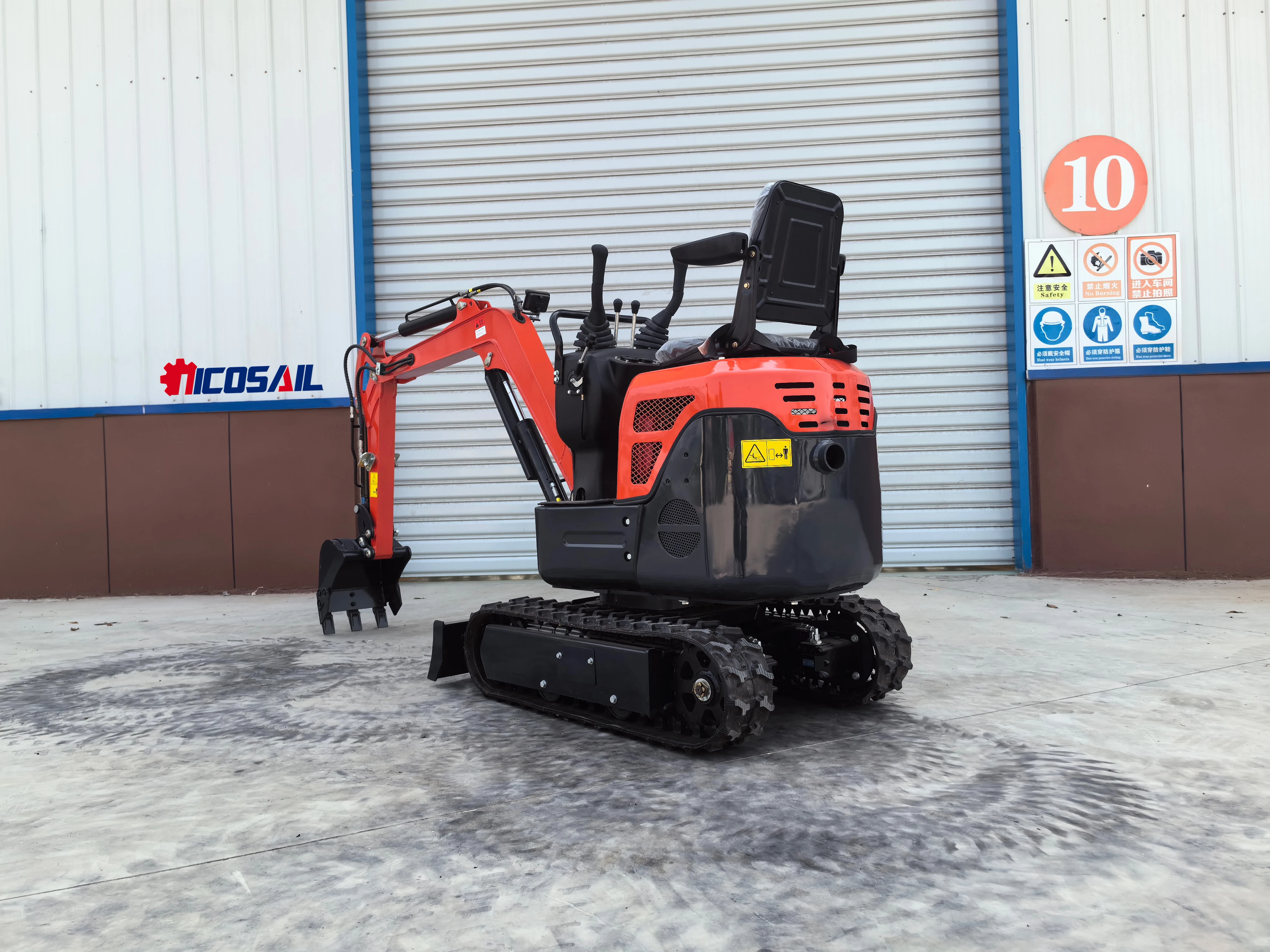 Newly designed Ce certified small excavator customized small excavator tailless quick hook by 2025