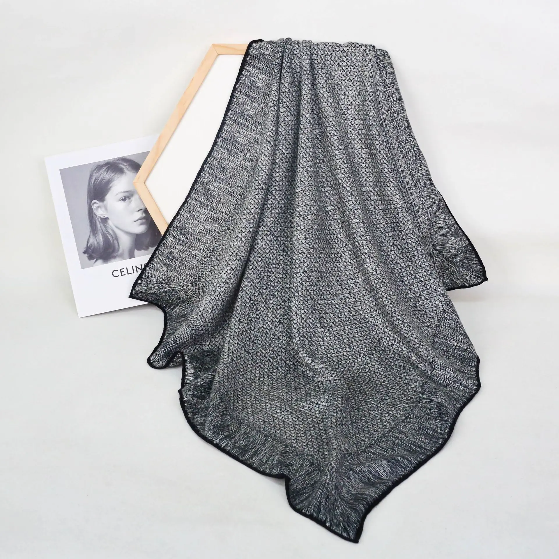 

Winter Warm Scarf 90CM 30Silk 70Wool Hand Rolled Edges Bandanas Shawls Head Bag Scarves Christmas Gift Clothing Bag Accessories