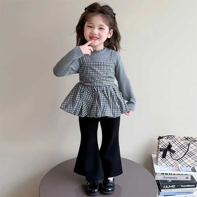 

Супер красивый осенний костюм для девочек, новинка 2023 года, комплект из трех предметов на подтяжках для маленьких девочек, корейская версия детских штанов-колокольчиков