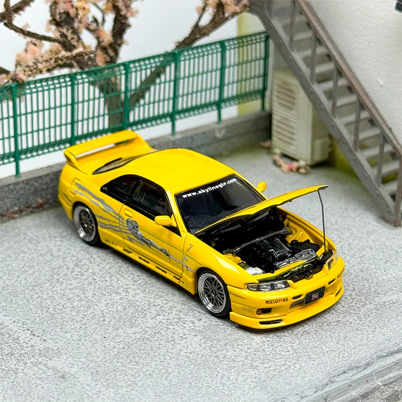 Diecast 1:64 Scale Alloy Nismo GTR R33 Nissan Skyline Yellow Sedan Racing Toy Car Model Collection Gifts Toys Scene Furnishings