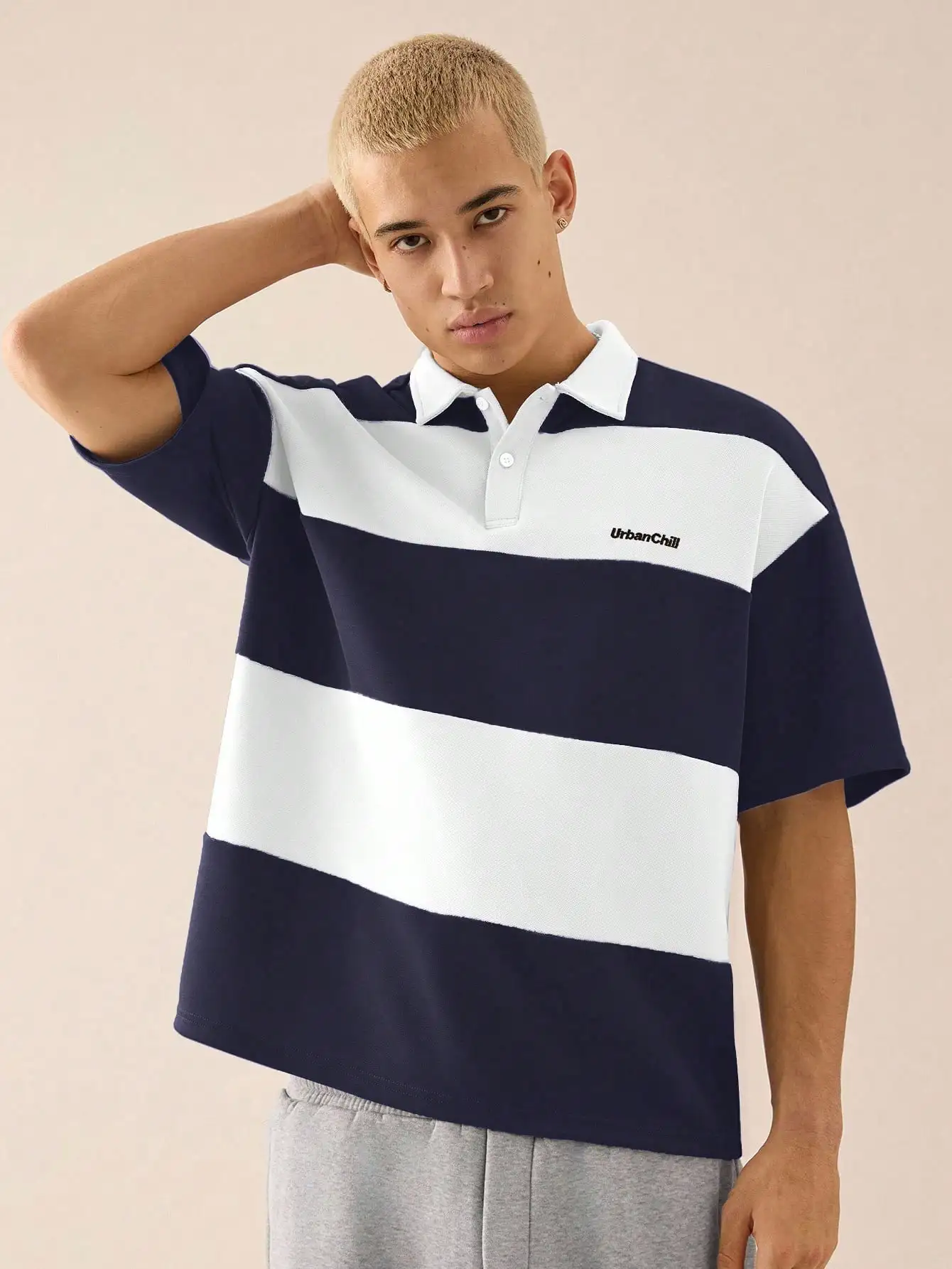 

Мужская полосатая трикотажная рубашка-поло свободного кроя с коротким рукавом для повседневной носки