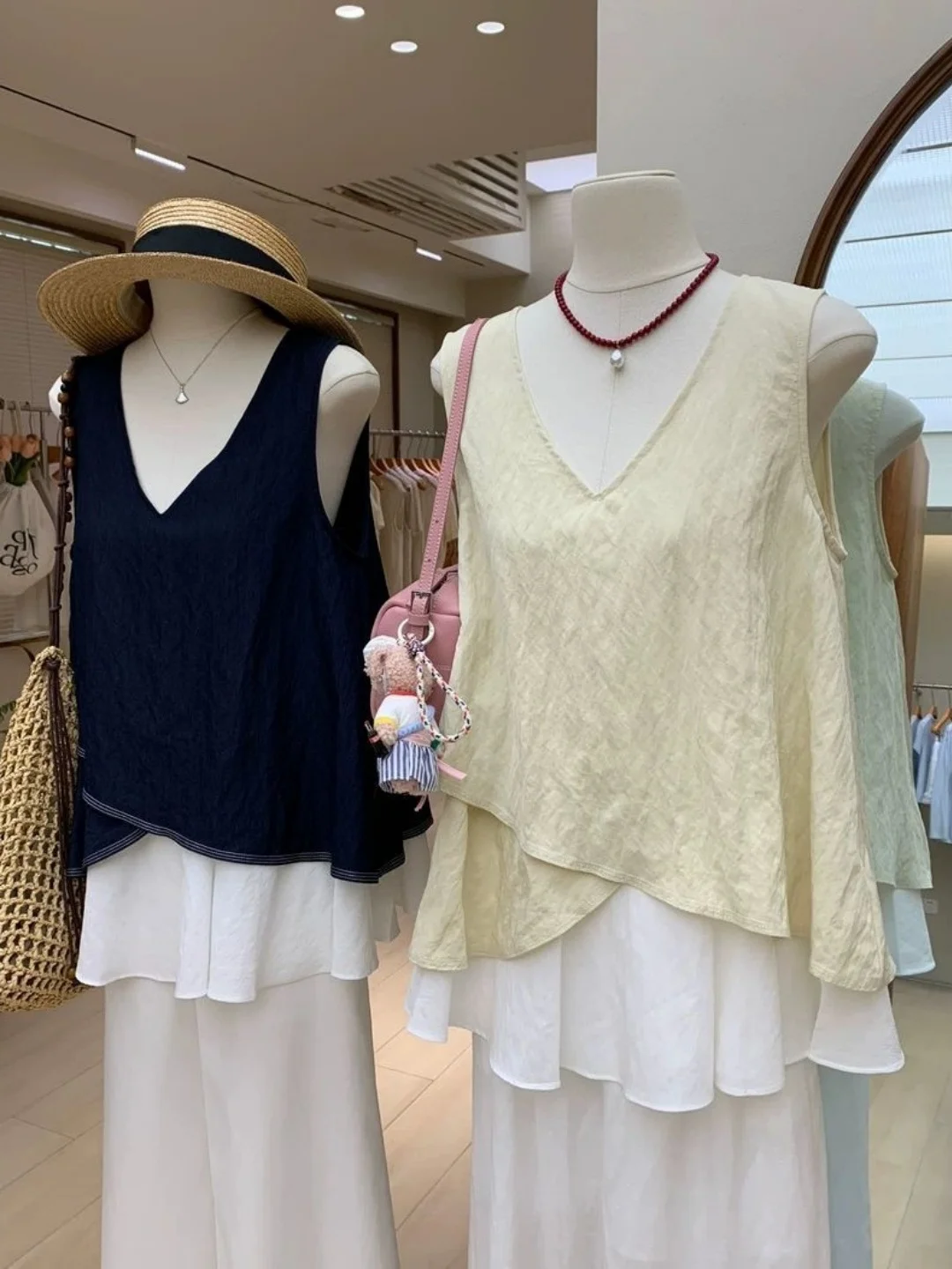 plus Size Women's Sleeveless V-Neck Vest Casual Style 300 Pounds Extra Large Fake Two-Piece Color Block Layering Top