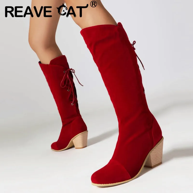 

REAVE CAT Женские сапоги до колена для отдыха Повседневные осенние ботильоны с круглым носком Осенние блочные каблуки 7,5 см из флока Замша на шнуровке Размер 43 44