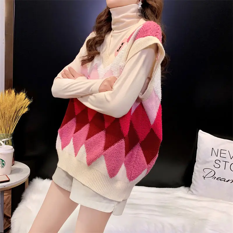 Design V-neck Needd vest vest exotic female 2023 new autumn and winter loose Korean version of the sweater horse clamp