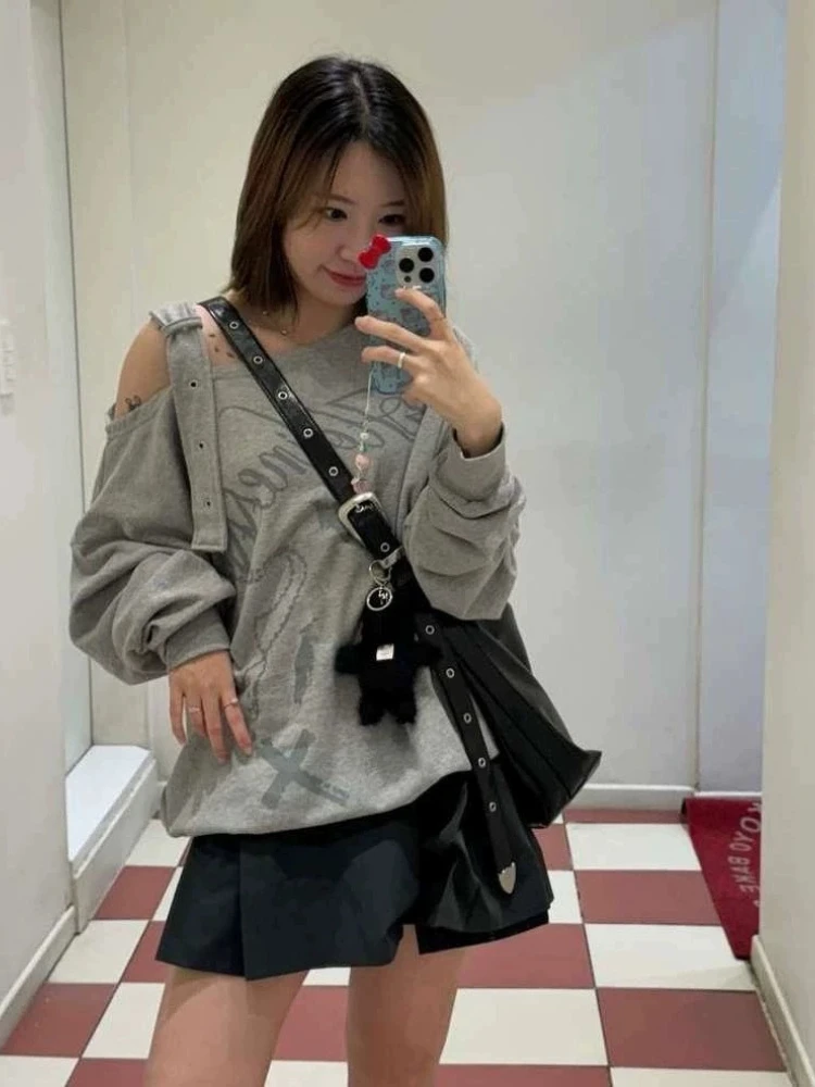 بلوزات كلاسيكية للسيدات مطبوع عليها حروف وأكمام طويلة فضفاضة كبيرة الحجم Y2k بدون أكتاف وأربطة مع قلنسوة غير رسمية 2025 ملابس الشارع