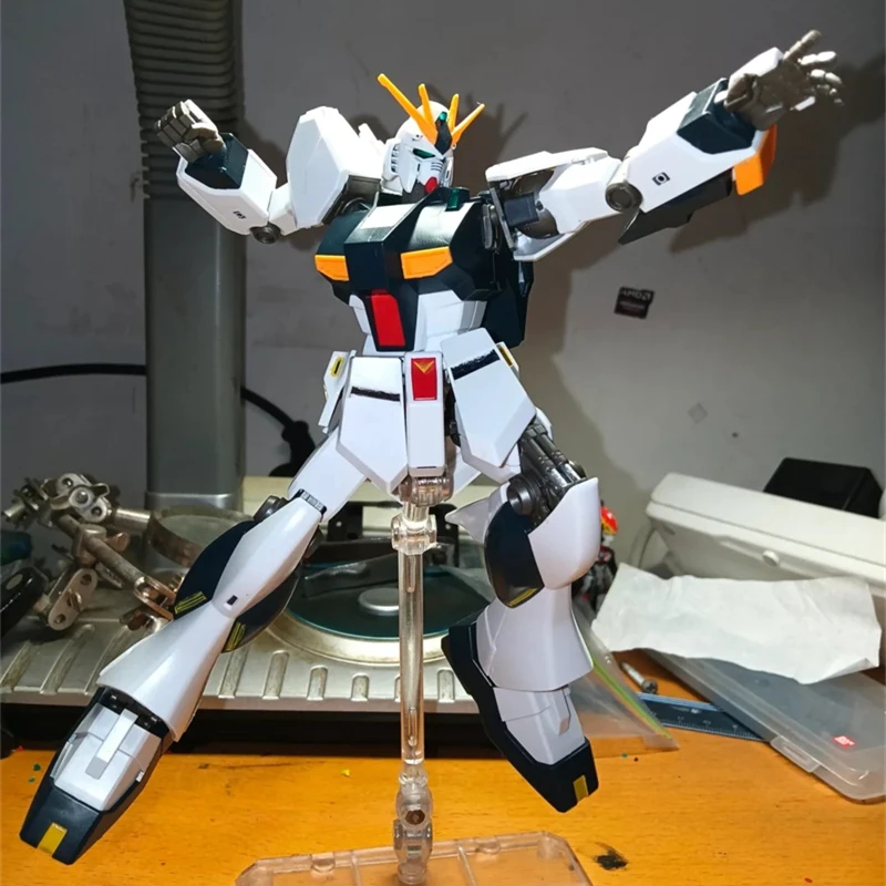 โมเดล Bandai Hguc νgundam RX-93ของขวัญวันเกิดเด็กชายเมชาแบบทำมือประกอบฟิกเกอร์ที่ระลึกเครื่องประดับอะนิเมะต่อพ่วง