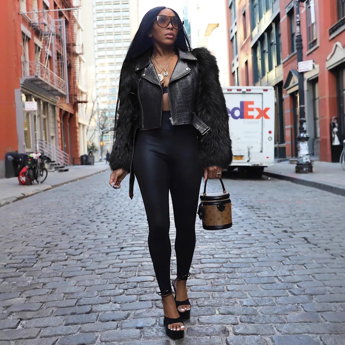 Frauen Faux Leder Jacken Patchwork Langarm Pelz Gespleißt Kurze Mäntel Slim Fit High Street Zipper Jacke Winter Streetwear