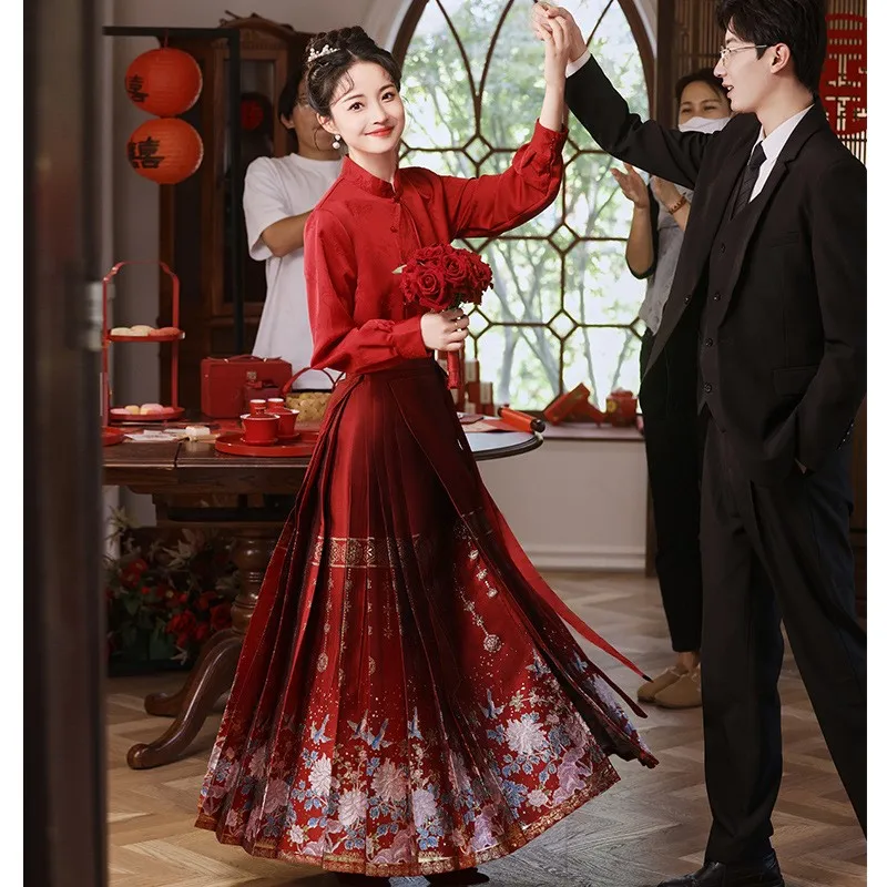 A traditional Chinese-style Han suit for toasting fashionable banquet new dress with long sleeves