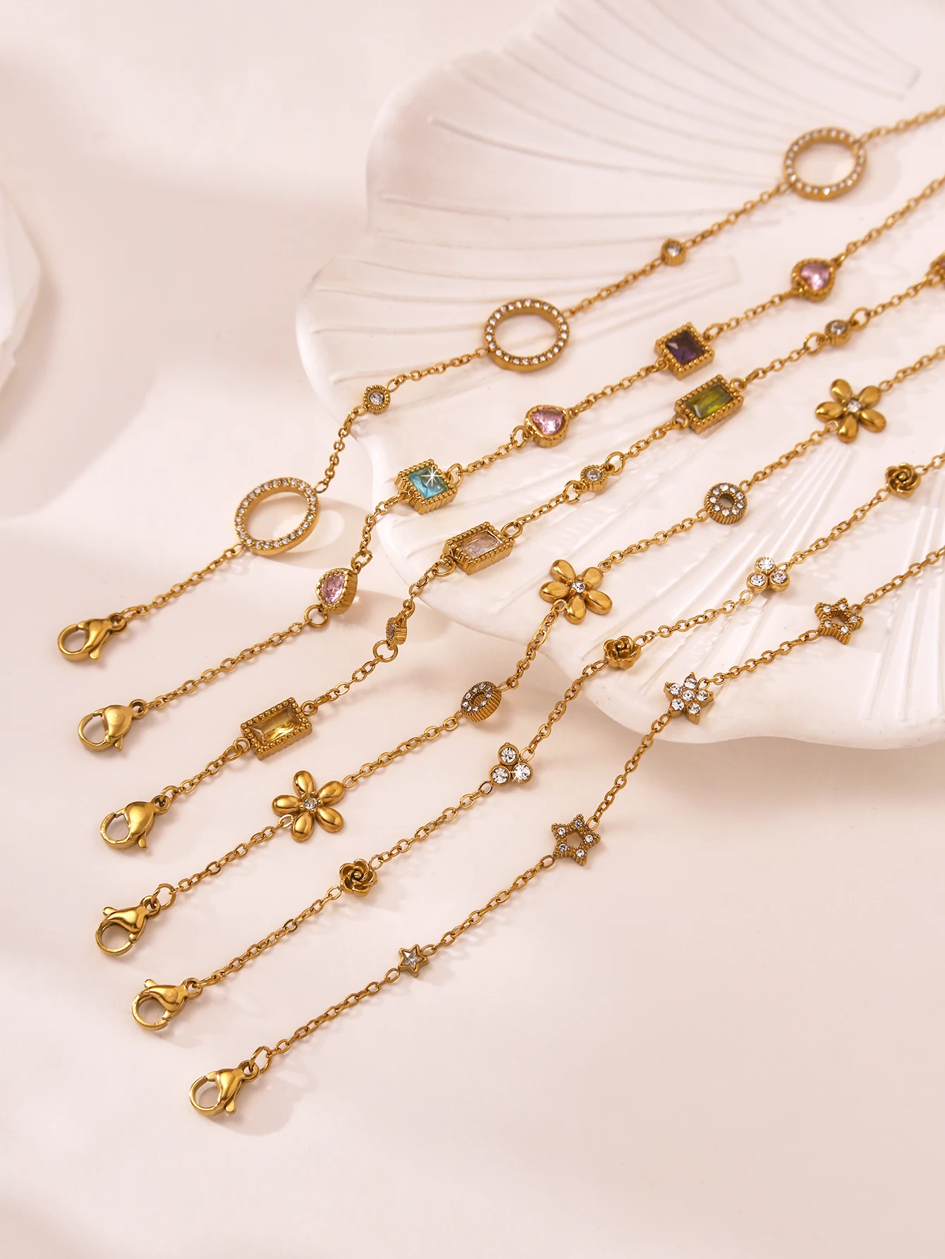 Fashionable, Light Luxury,Sweet And Feminine Instagram-Worthy Stainless Steel Diamond-Studded Flower And Star Bracelet For Women