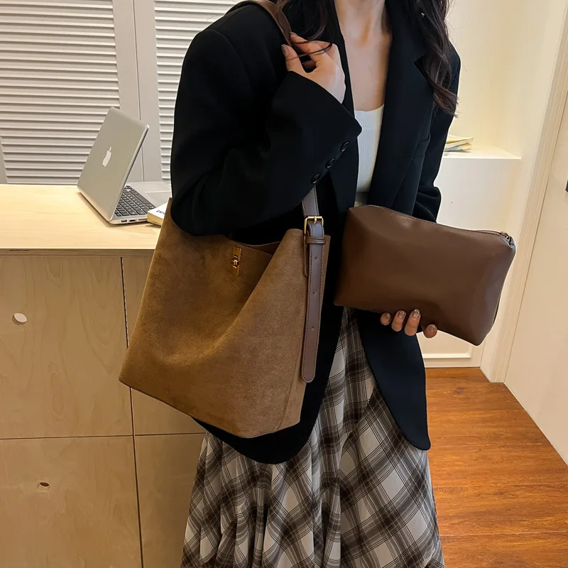 

Осенне-зимняя сумка-ведро в стиле ретро, замшевая меховая сумка-тоут большой вместимости для женщин, новый стиль, универсальная сумка через плечо и через плечо