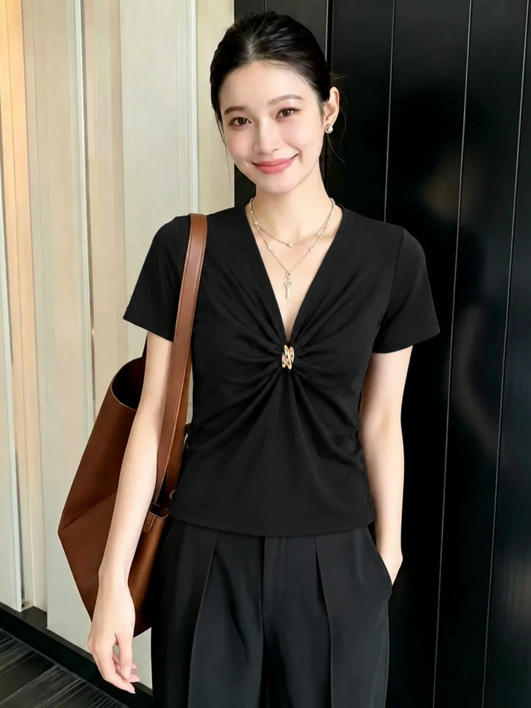 

Slim Fit Short Sleeve V-Neck T-Shirt Korean Design Fashionable Versatile Summer Top Elegant Style Commute Fashion Ladies' Clo...