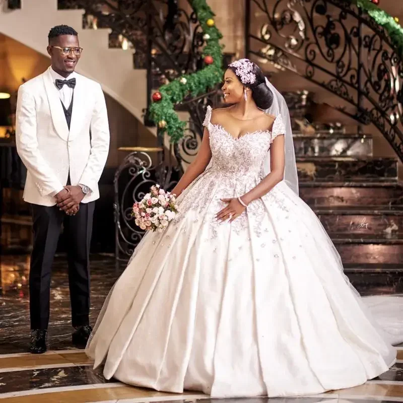 Suknia Ślubna Księżniczka Klasyczna na Zamówienie, Balowa, Przezroczysty Dekolt, Krótki Rękaw, Kryształki, Vestidos De Novia, Guziki na Plecach