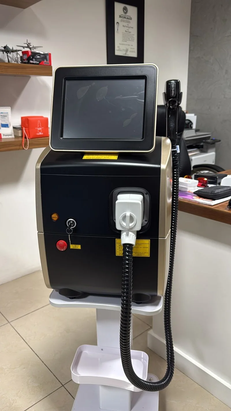 Máquina profissional da remoção do cabelo do laser do titânio do gelo do diodo portátil 808 755 1064 dispositivo alexandrite 3 ondas remoção permanente