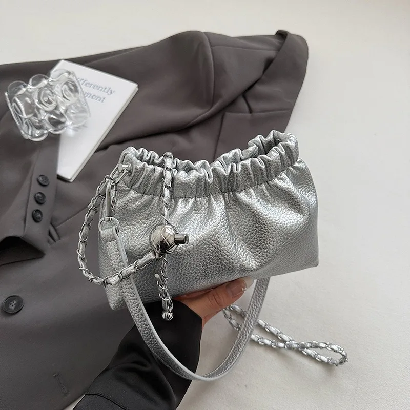 حقيبة كتف من البولي يوريثان بحزام كتف مزدوج مع إبزيم مغناطيسي بتصميم مفتوح بلون سادة وبسيط وحقيبة ساعي البريد ذات ثنيات #1