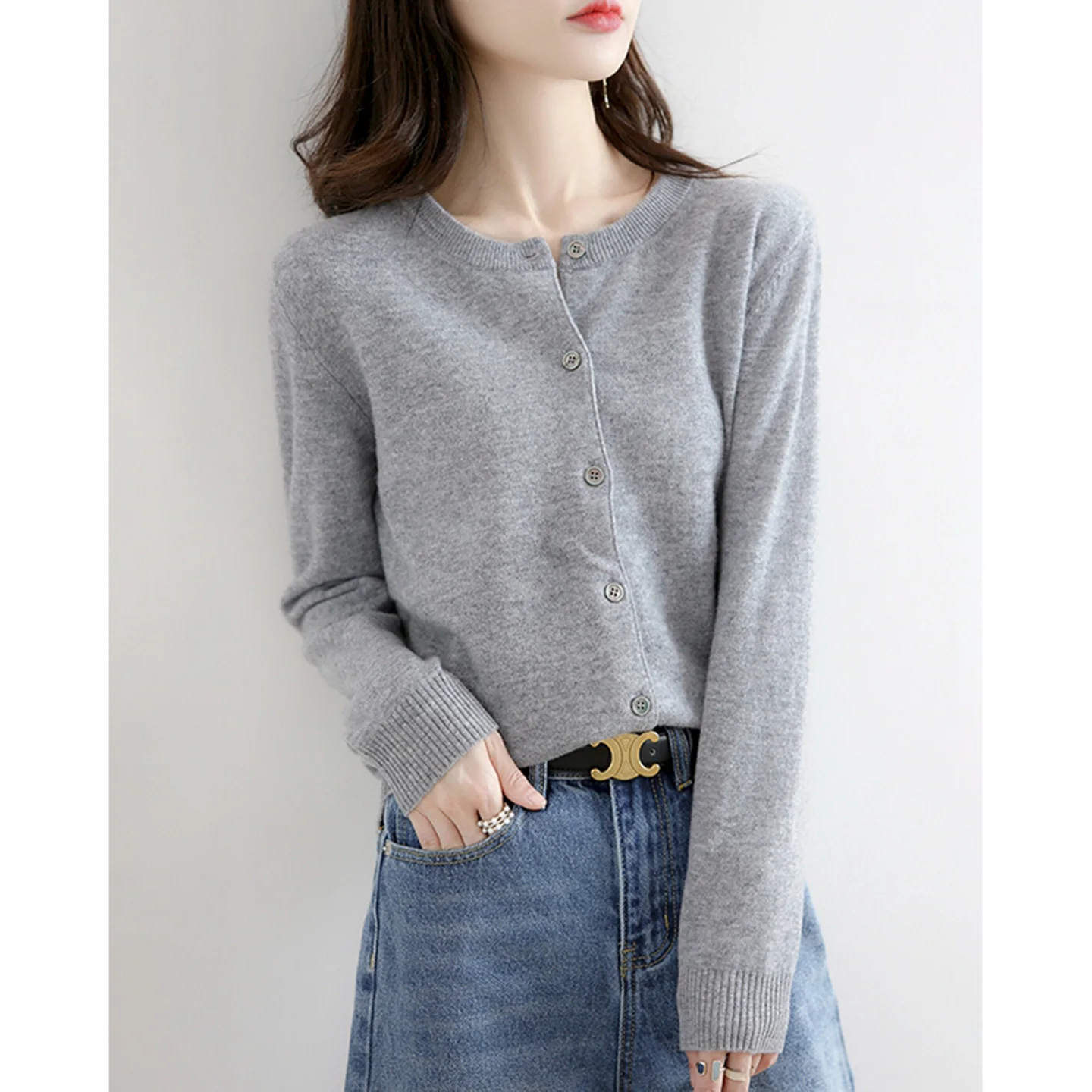 

Женские кардиганы и свитеры: осенние, свободного кроя, укороченные, с вставками, из модала, с рукавом до локтя, с капюшоном, из мохера, в романтическом стиле Y2K