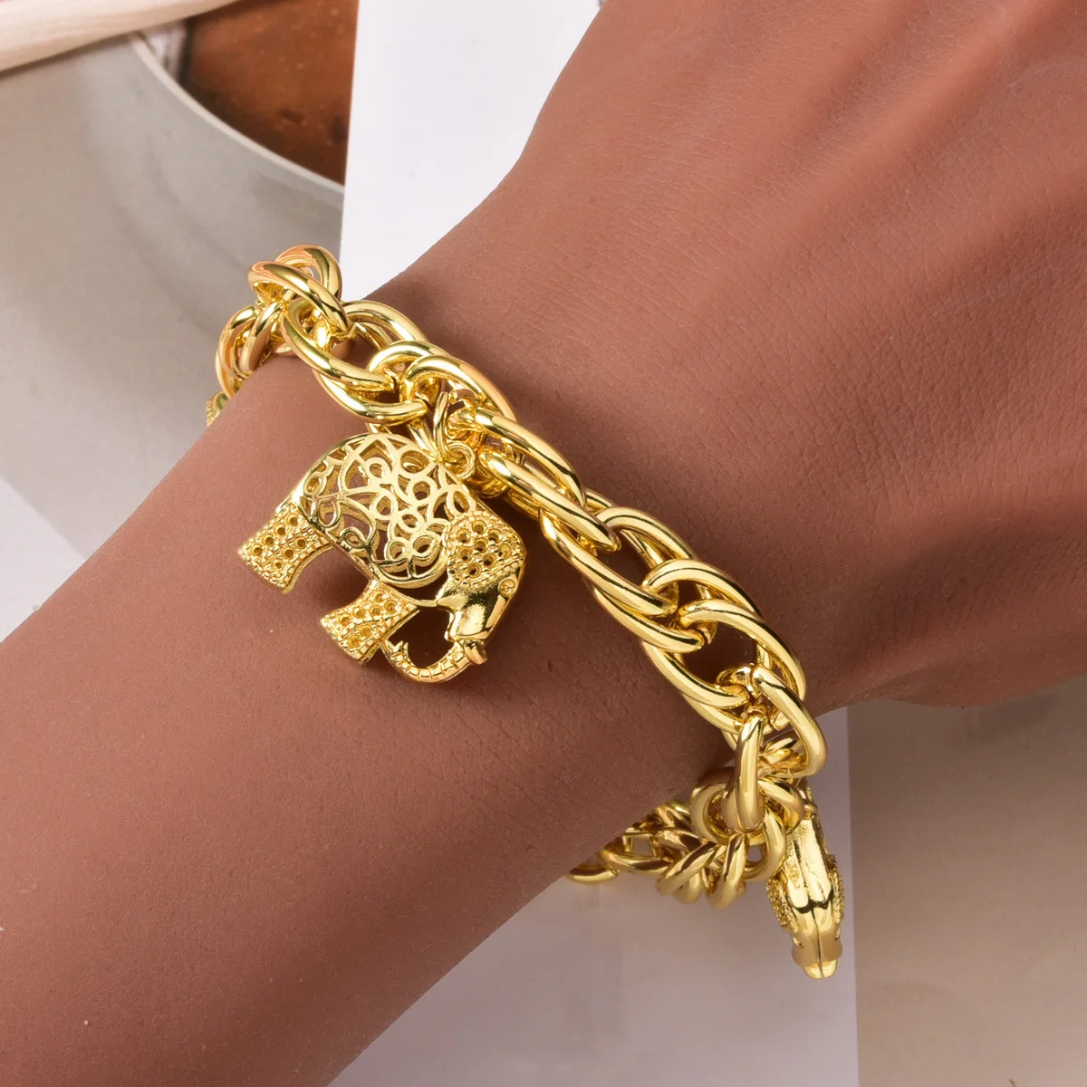 

New French Dubai Fashion 24K Gold Plated Bracelet Exquisite Engagement Party Jewelry for Lovers