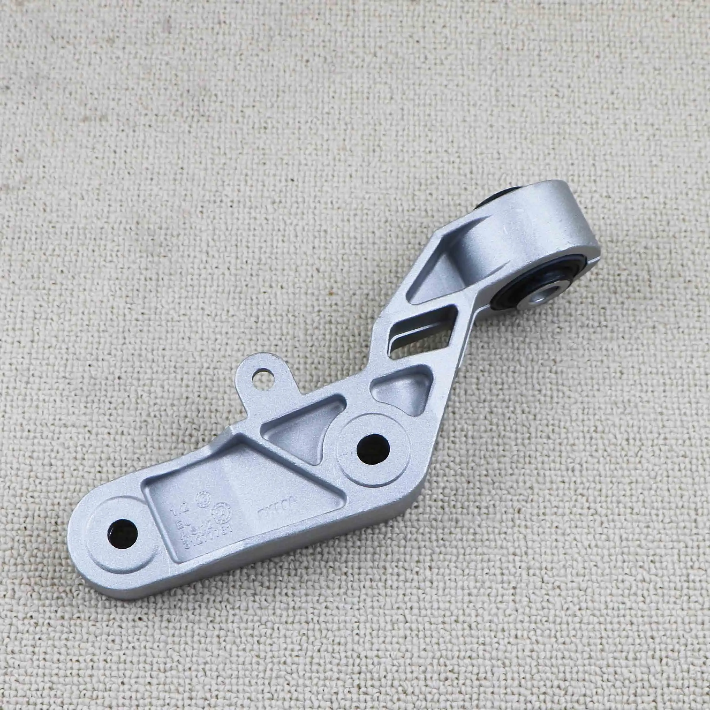 31277781 Engine Mountings AMD Mount Torsion Bar Bracket For Volvo S60 S80 V60 V70 XC60 XC7 2008-2016