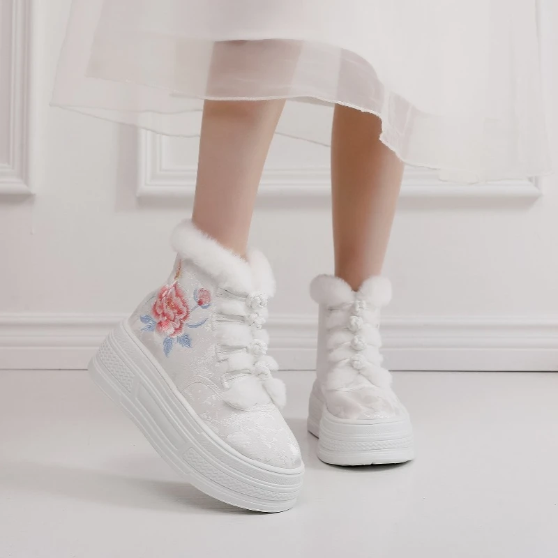 

2026 Women's Chinese Peony Embroidery Fleece-Lined Hanfu Ankle Boots Thick Sole White/Black Warm Winter Footwear Q-933