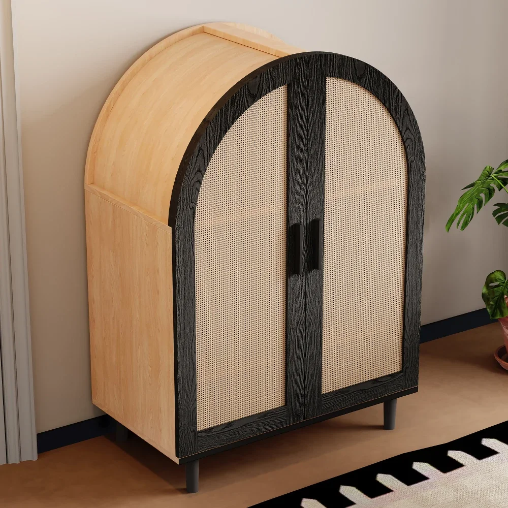 Elegantes Sideboard/Schuhschrank mit abgerundeten Außentüren, gebrochenen Rattan und drei Regalen. – Detail 5