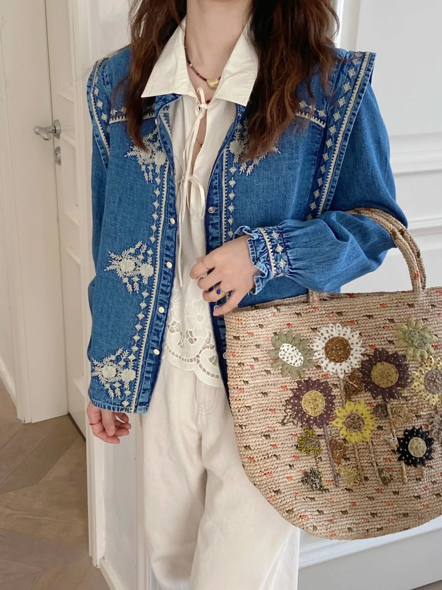 

Retro Flavor Casual Long Sve Embroidered Floral Women's irt Blue Denim round Ne Loose Fit Autumn Top ZOYOYUED