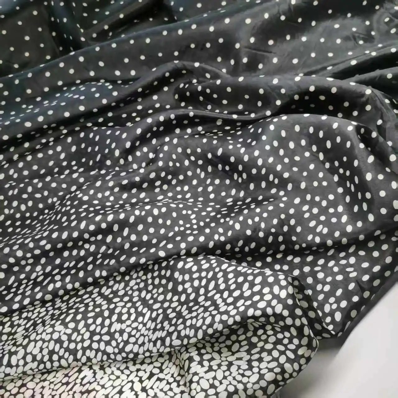 

Polka Dot Silk Geogette Habotai Thin Sewing Silk Black Fabric Mulberry Silk Scarf Shirt Dress Tissue